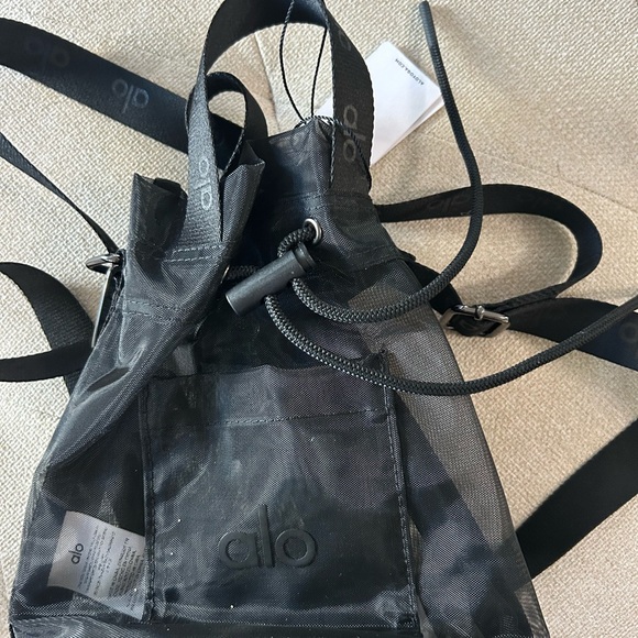 ALO Yoga utility cross body bucket mesh bag - Picture 3 of 6